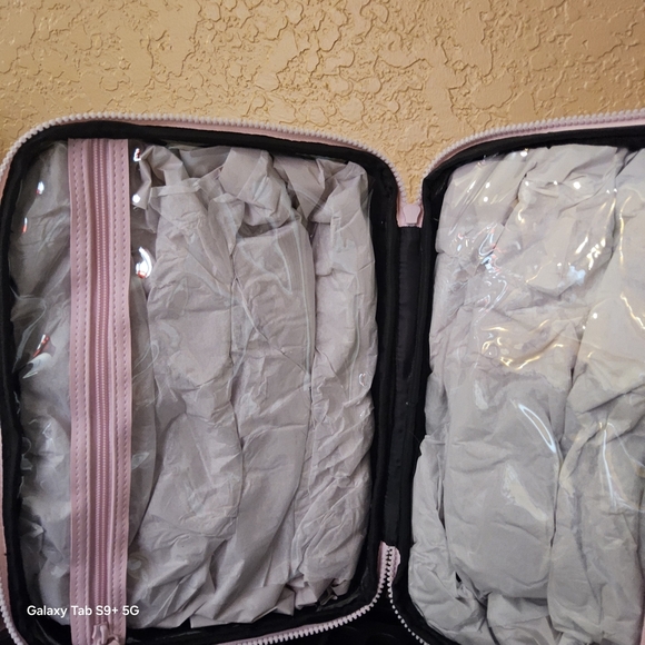 Betsey Johnson Light Pink Heart Pattern Cosmetic Case - Picture 4 of 7